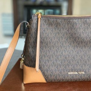Michael Kors Crosby messenger